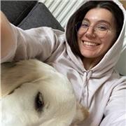 Elisa, 24 ans, j’ai toujours été passionnée par la culture anglophone et j’ai vécu en Irlande durant mes études :)